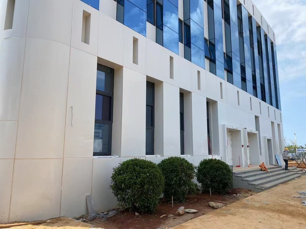 3.0mm white PVDF aluminum panel facade detail with curtain wall glass