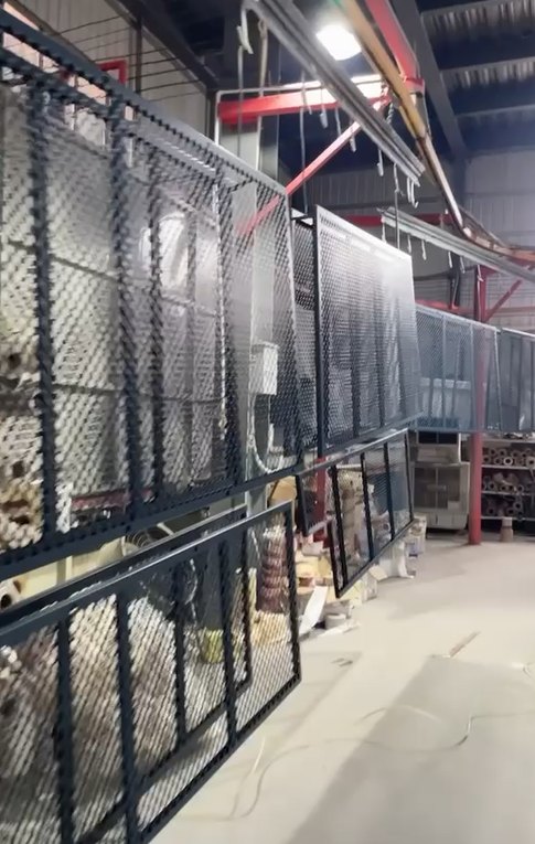 Spray Coated Expanded Aluminum Mesh Panel Production by Punchuk