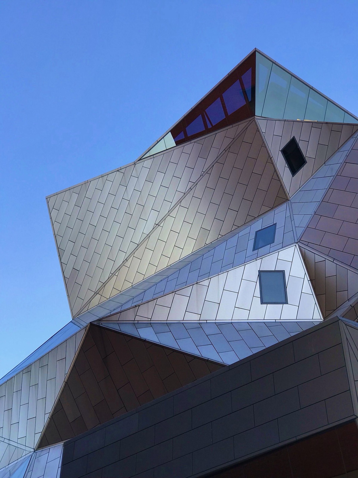 Taiwan metal facade reference for custom aluminum wall panels and folded panel geometry